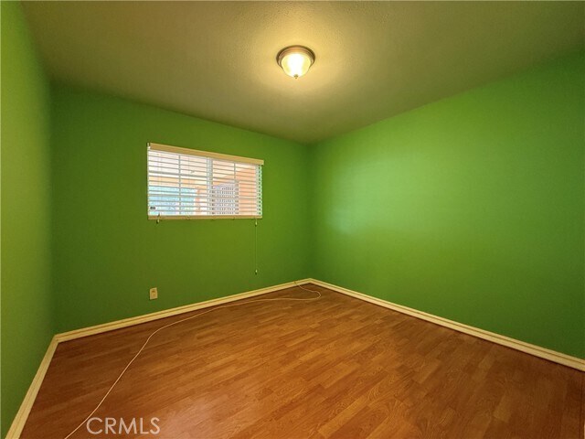 Building Photo - 1127 S Nantes Ave