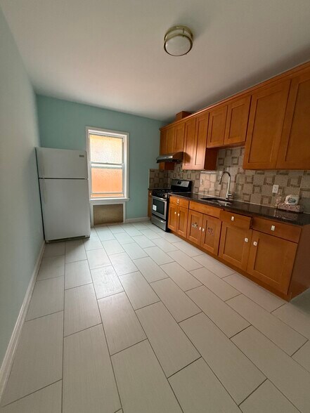 Primary Photo - 64 Quentin Rd