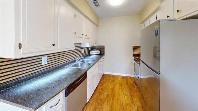 Building Photo - 710 Old Creek Rd