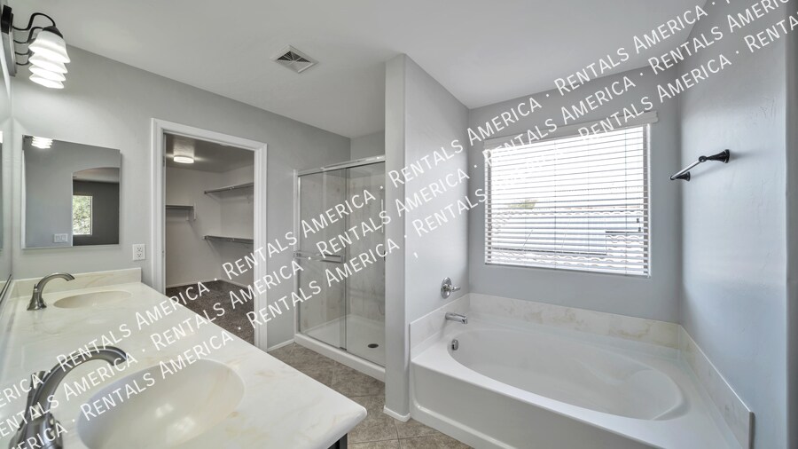 Building Photo - 410 W Corte Calza