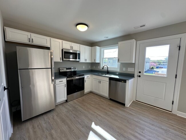 Building Photo - New Townhouse In Altavista!
