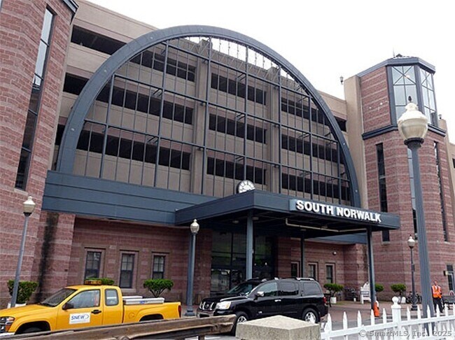 Building Photo - 29 Van Buren Ave