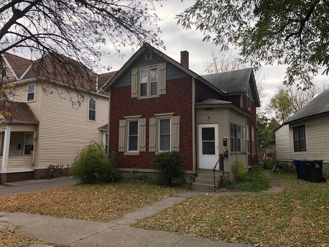Primary Photo - 852 4th St E