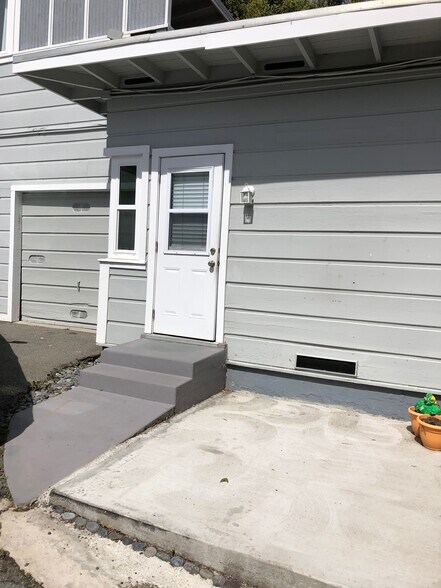 Back door/patio - 310 -316 Rosecrans St