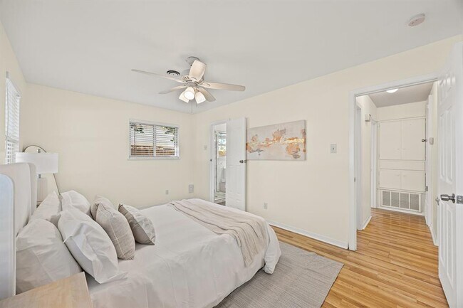 Building Photo - 3205 Whites Dr