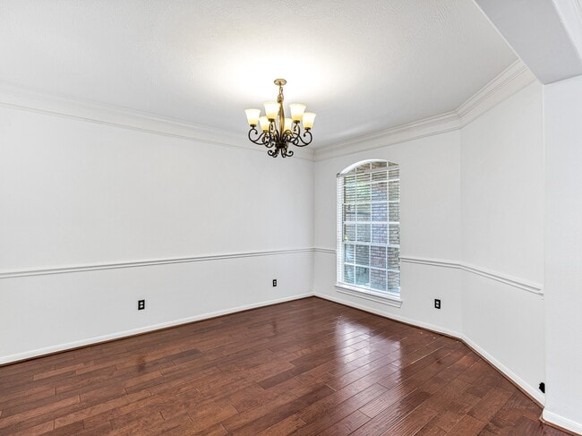 Building Photo - 5407 Lake Pl Dr