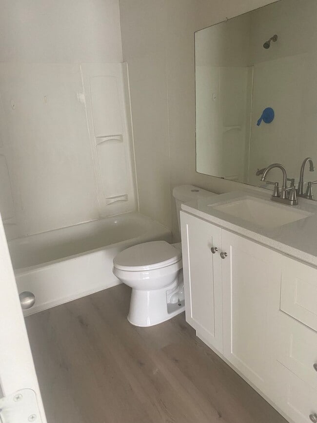 Building Photo - Newly Remodeled 2 bed 2 bath Town-homes in Central Phoenix!! Gated and Pool *** Move-in Special! ...