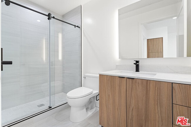 Building Photo - 164 Chestnut St