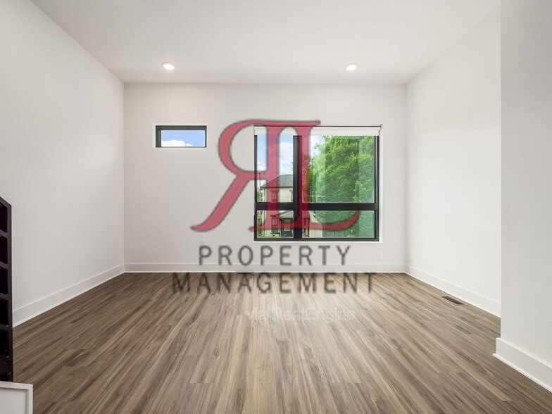 Building Photo - 1096 Oak St