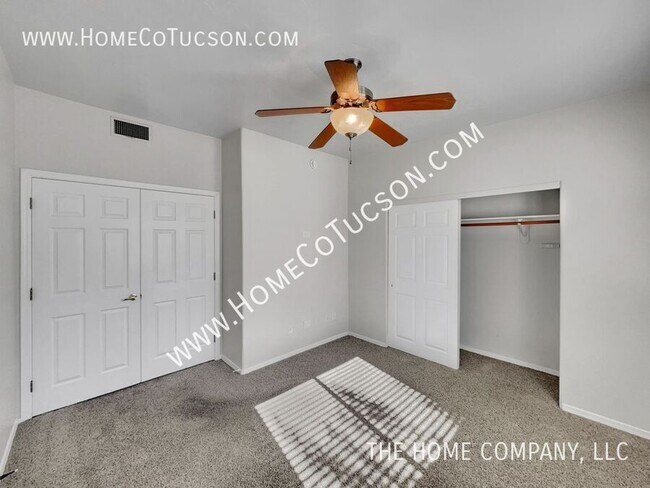 Building Photo - 6325 N Calle Del Halcon