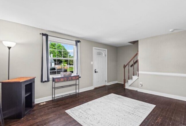 Building Photo - 206 E 37th St