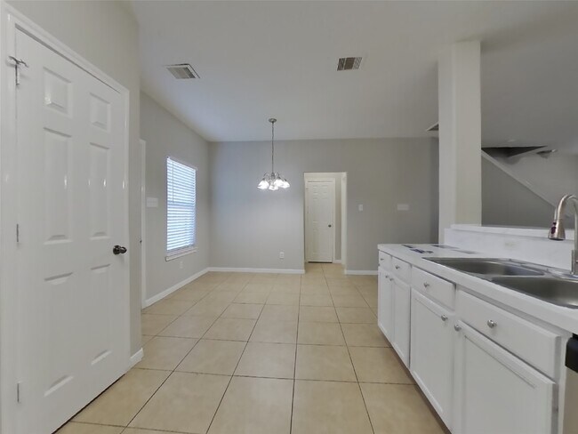 Building Photo - 11335 Carla St