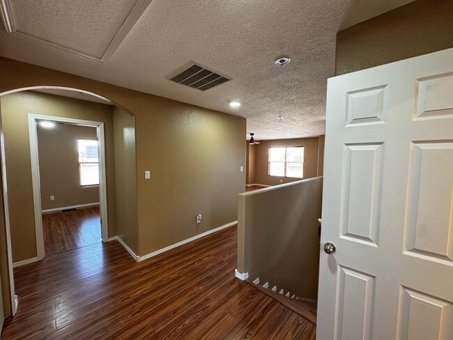 Building Photo - 923 Telstar Loop NW