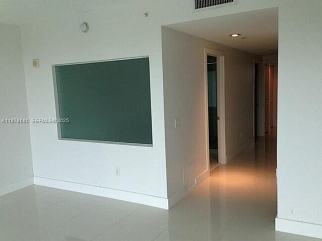 Building Photo - 2950 NE 188th St