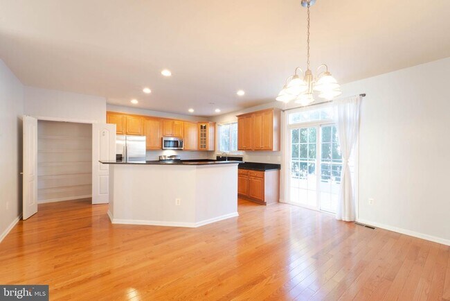 Building Photo - 4631 Carisbrooke Ln