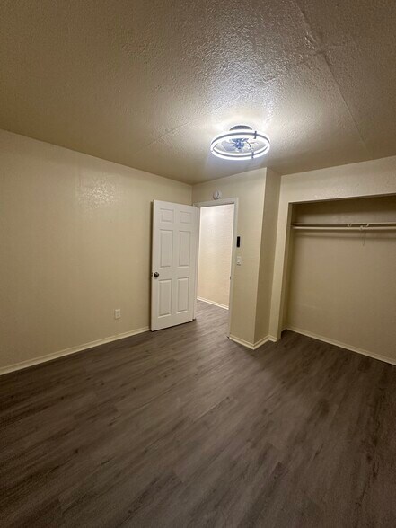 Building Photo - 12414 S Willowbrook Ave