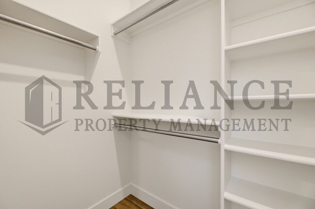 Building Photo - 731 Elmwood St