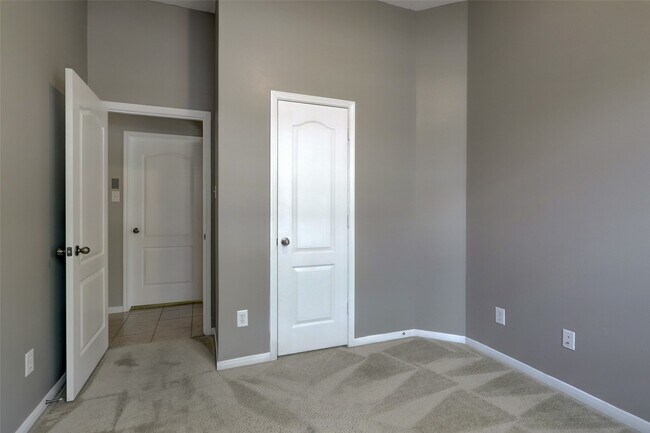 Building Photo - 13834 Rolling River Ln