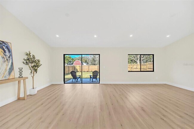 Building Photo - 8244 Limetree Ct