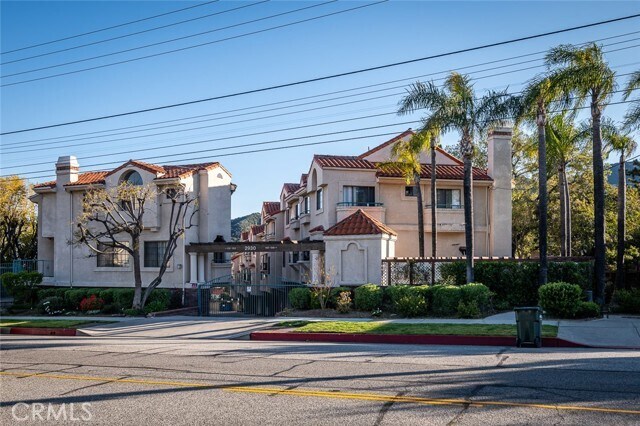 Building Photo - 2930 Montrose Ave