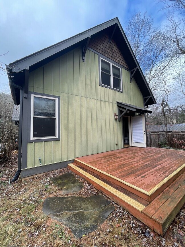 Building Photo - Super Convenient Kenilworth Location! 3 Bedrooms, 2 Bathrooms