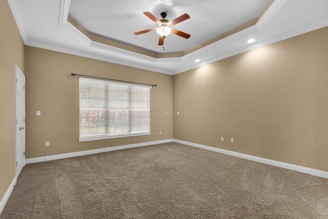 Building Photo - 325 Greenwood Way