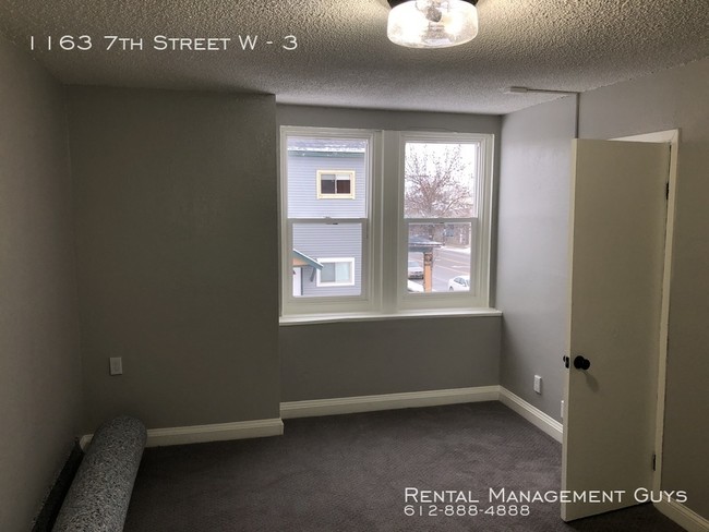 Building Photo - Beautifully Rehabbed 1 Bedroom Apartment