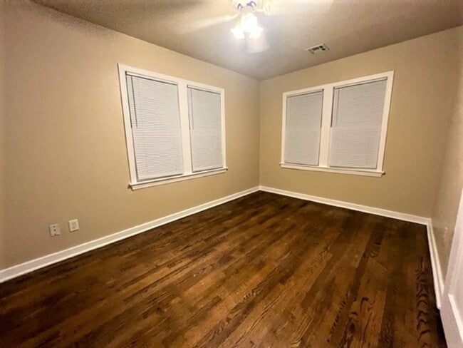 Building Photo - 1017 N Tabor Dr