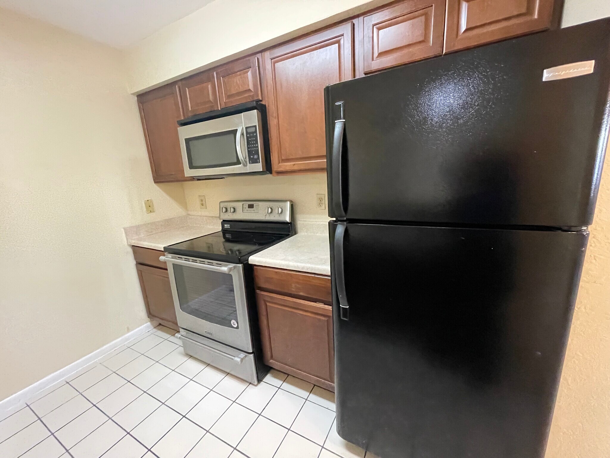 Building Photo - 2881 N Oakland Forest Dr
