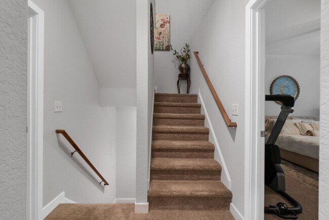 Building Photo - Luxury Townhome for Rent near Regent!