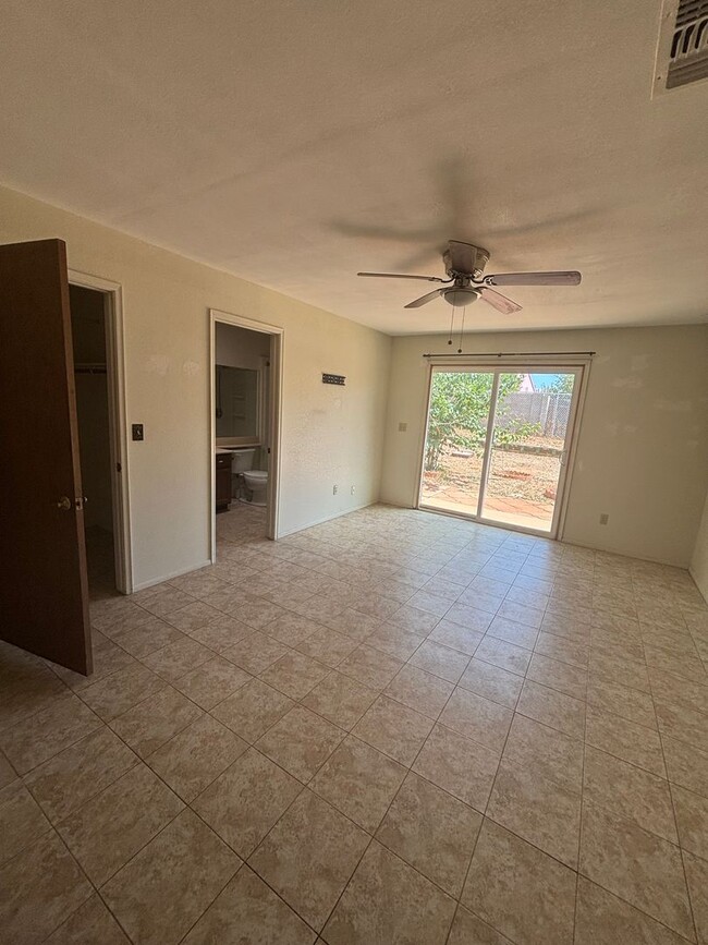 Building Photo - 554 Hegge Dr