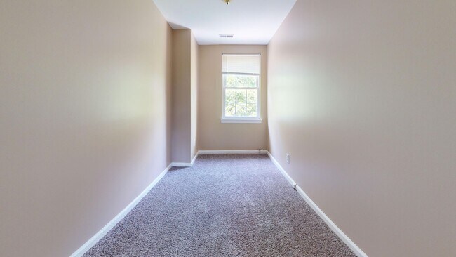 Building Photo - Classic 3 Bedroom with Washer/Dryer | Ches...