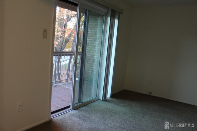 Building Photo - 820 Edison Glen Terrace