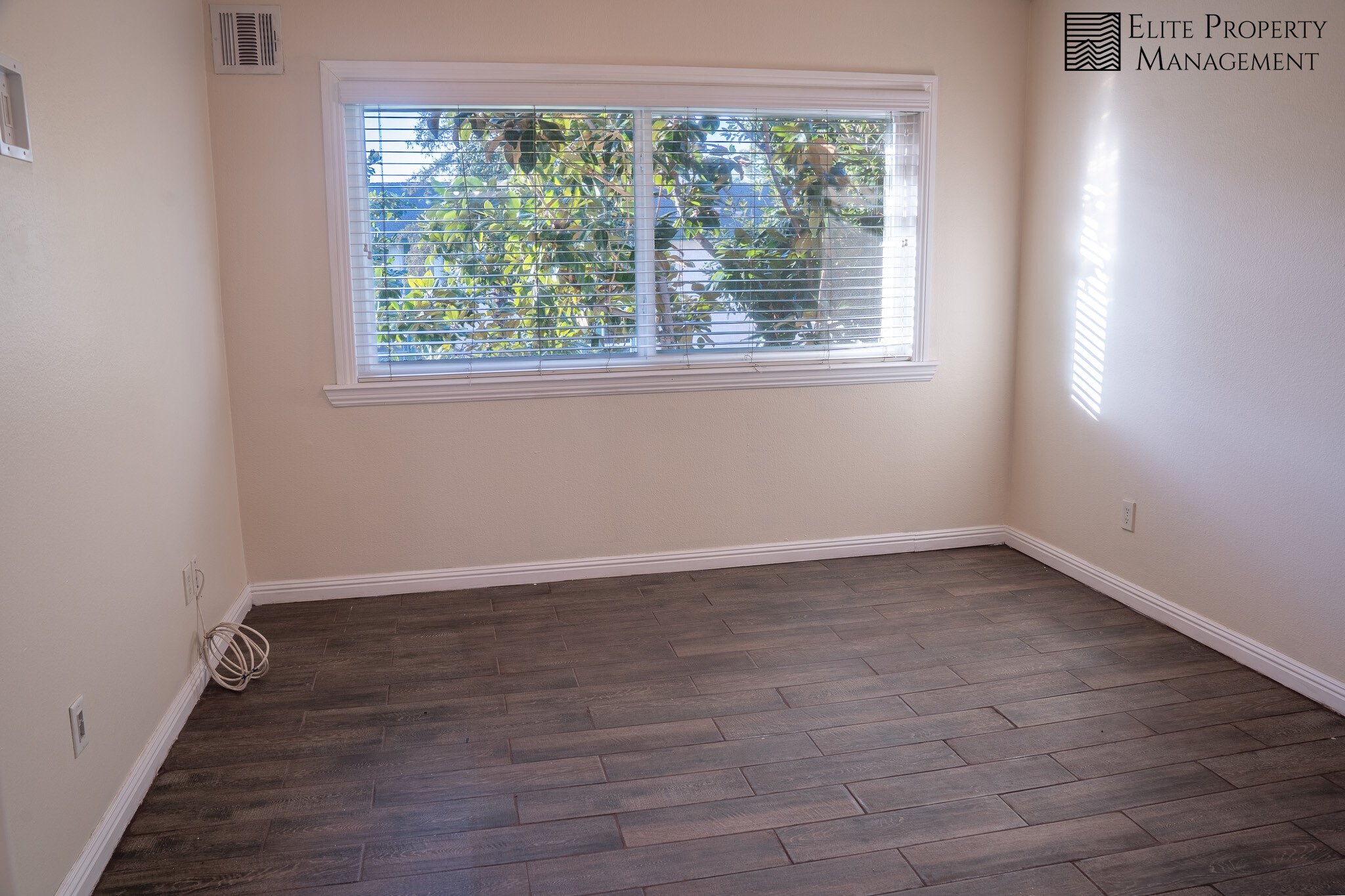 Building Photo - 15220 Ocaso Ave