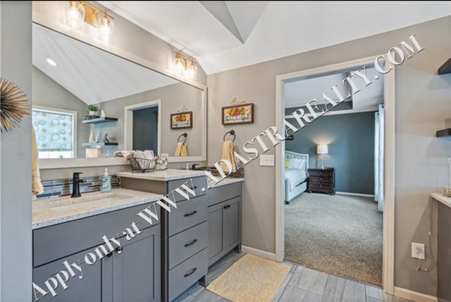 Building Photo - Beautiful 2 Story 4 Bed 5 Bath Home in Overland Park-Available in JULY!!