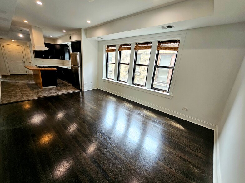 Building Photo - 2209 W Arthur Ave