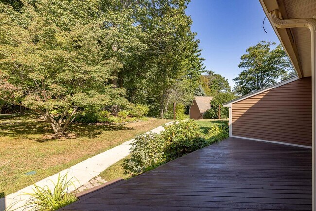 Building Photo - 117 Spinnaker Way