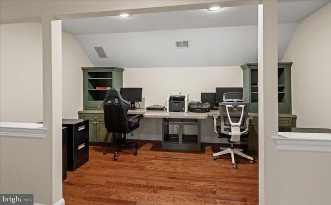 Building Photo - 12 Windermere Way