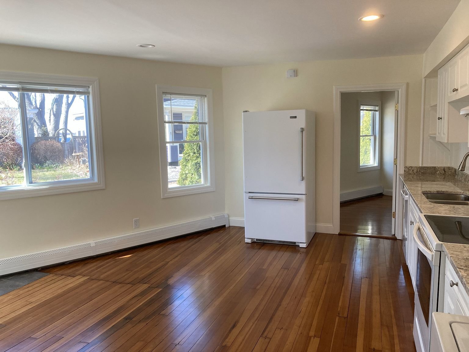 Building Photo - 10 Narragansett Ave