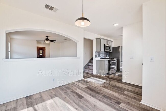 Building Photo - 104 Pond Way