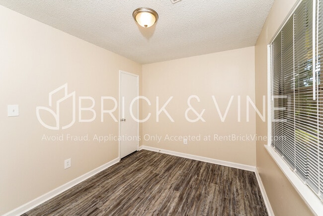 Building Photo - 8208 Kelly Dr