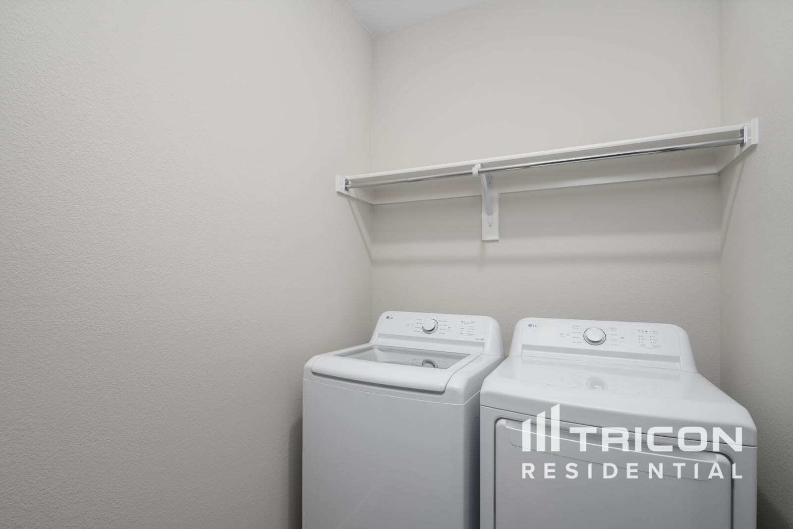 Building Photo - 2529 Finch Holw Dr