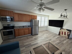 Building Photo - 8 Bayvilla Dr