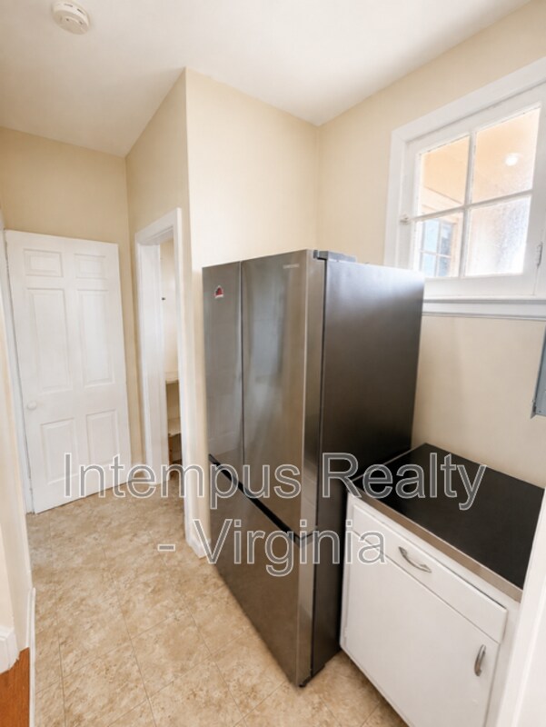 Building Photo - 7296 Fenton Farm Ln