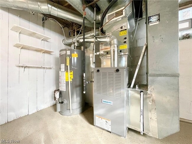 Building Photo - 250 Center Rd