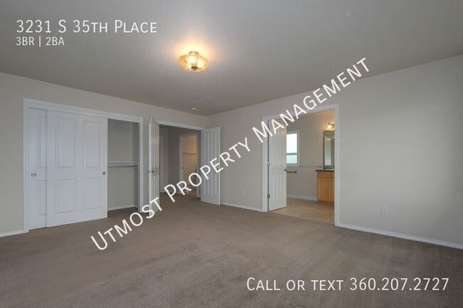 Building Photo - 3231 S 35th Pl