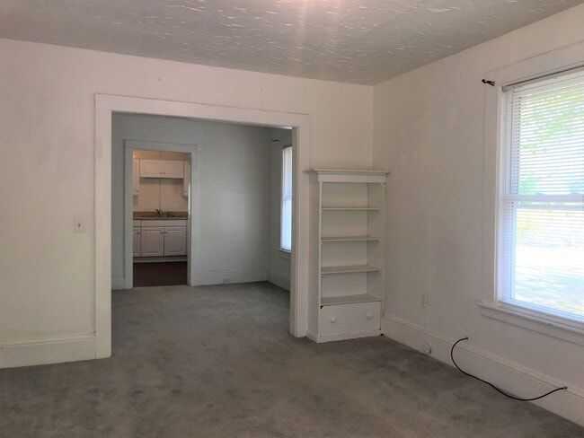 Building Photo - Country Living Rental located just off Int...