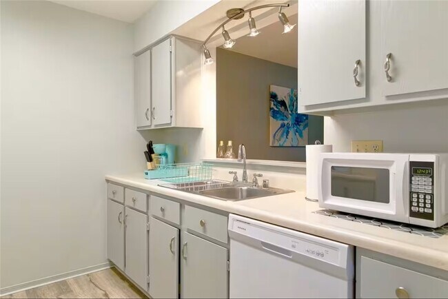 Building Photo - 106 NW Park St