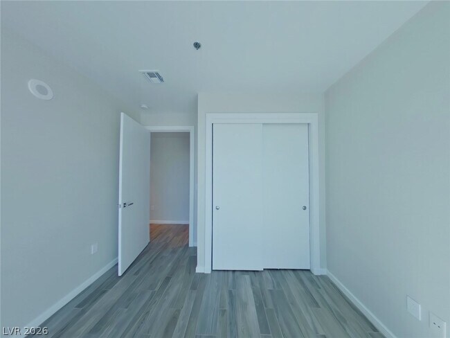 Building Photo - 4471 Dean Martin Dr