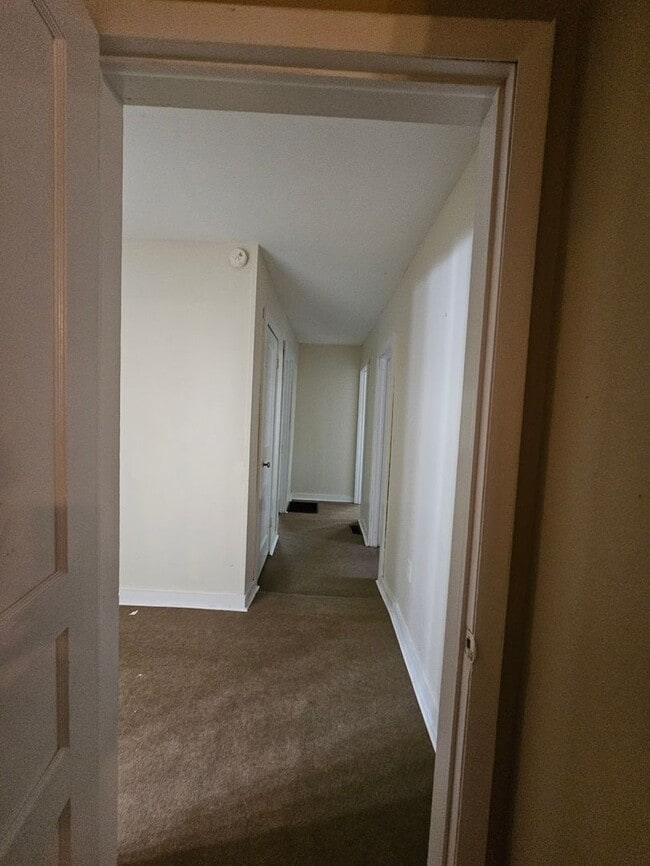 Building Photo - 4 bedroom/2 bathroom house in Florence, ju...